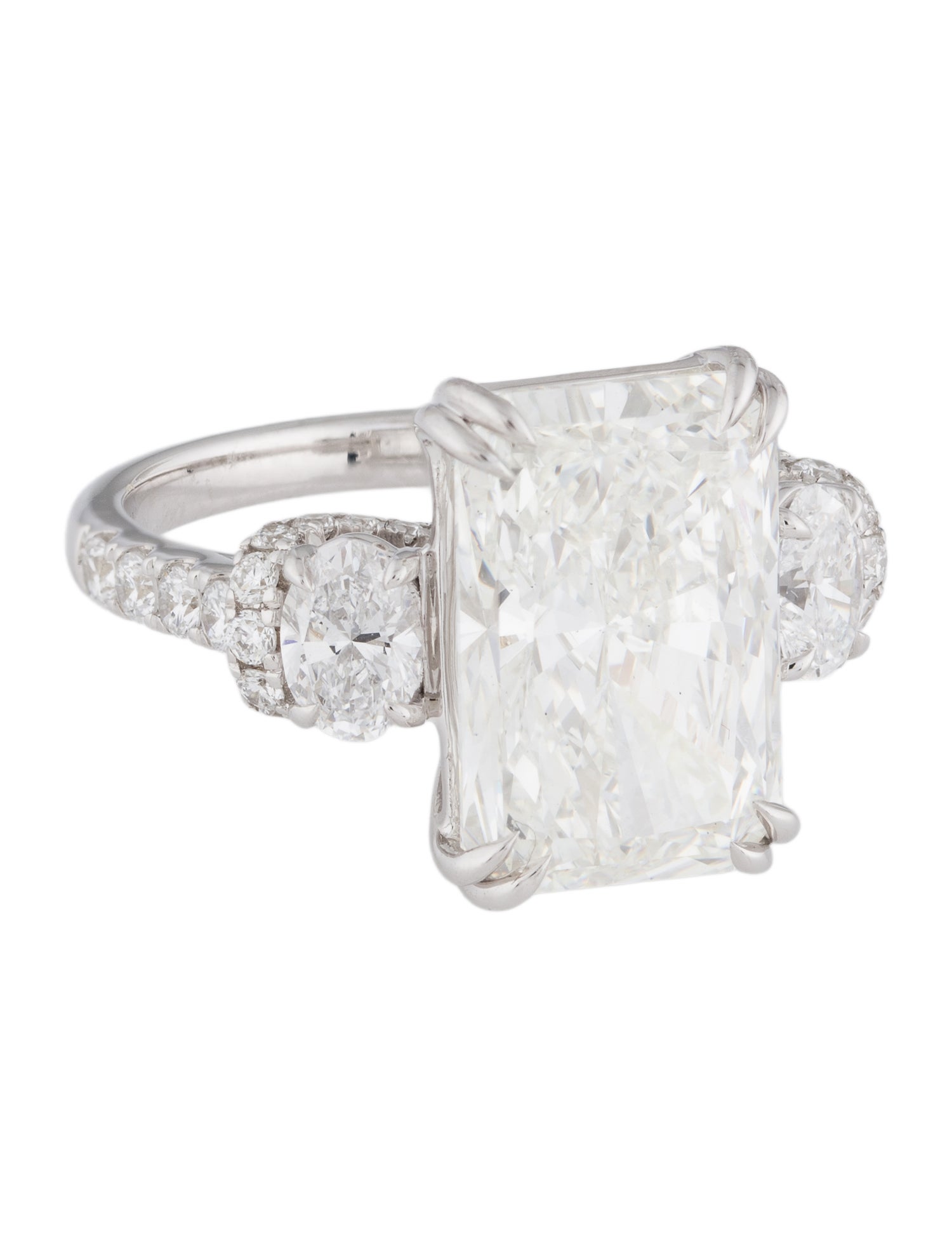 Engagement Ring 6.76ct Lab-Grown Diamond