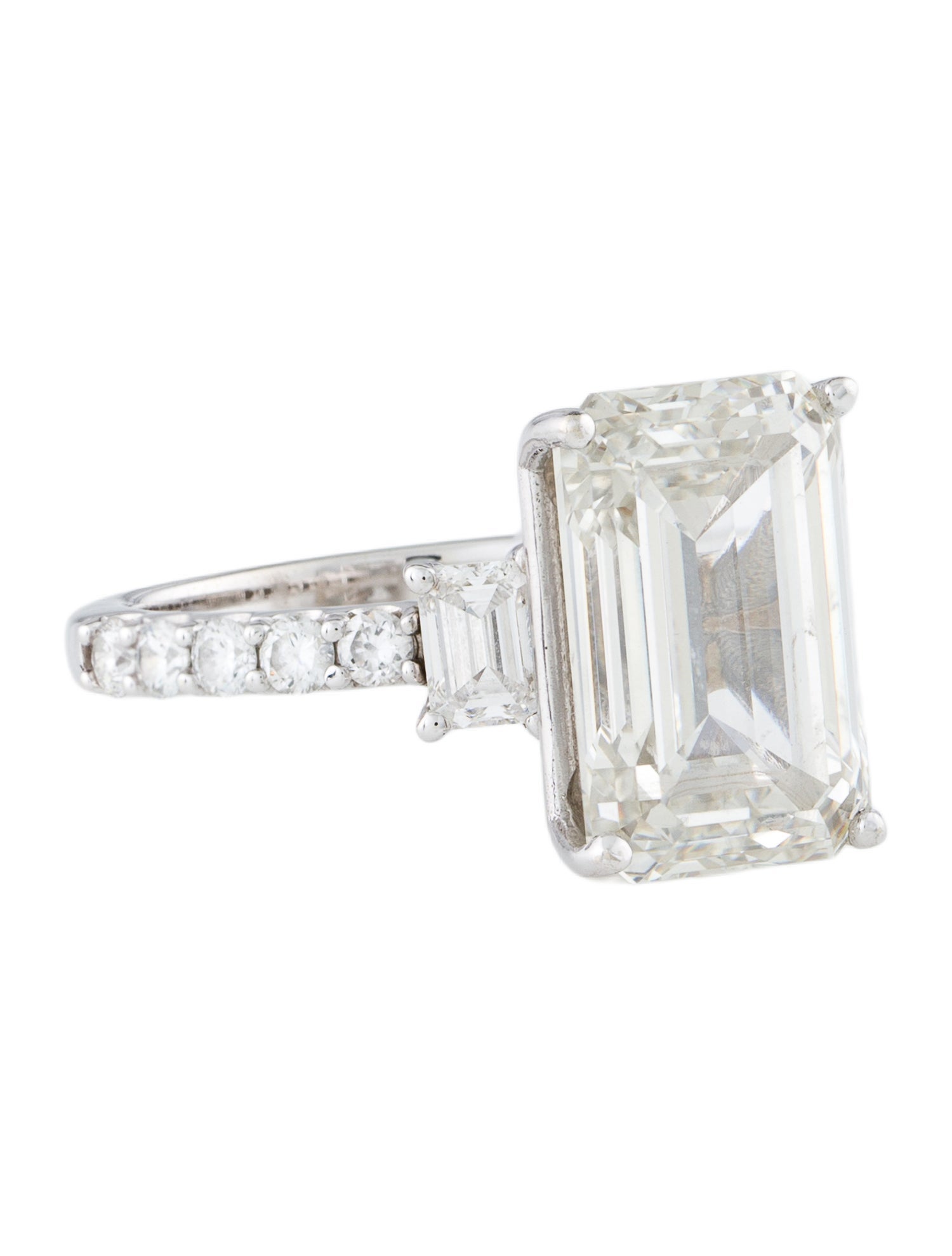 Engagement Ring 7.15ct Lab-Grown Diamond Engagement Ring