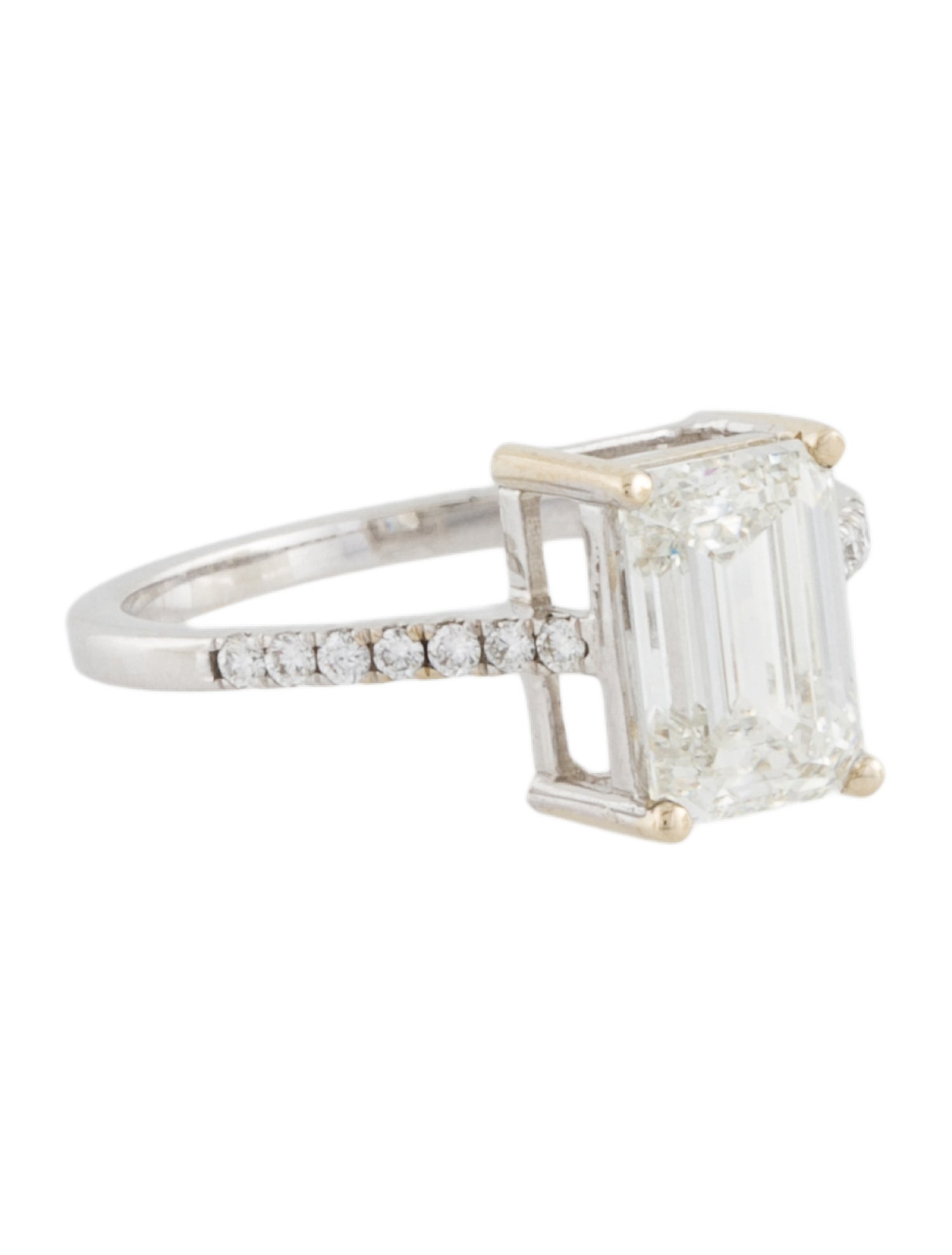 Engagement Ring 2.28ctw Lab-Grown Diamond