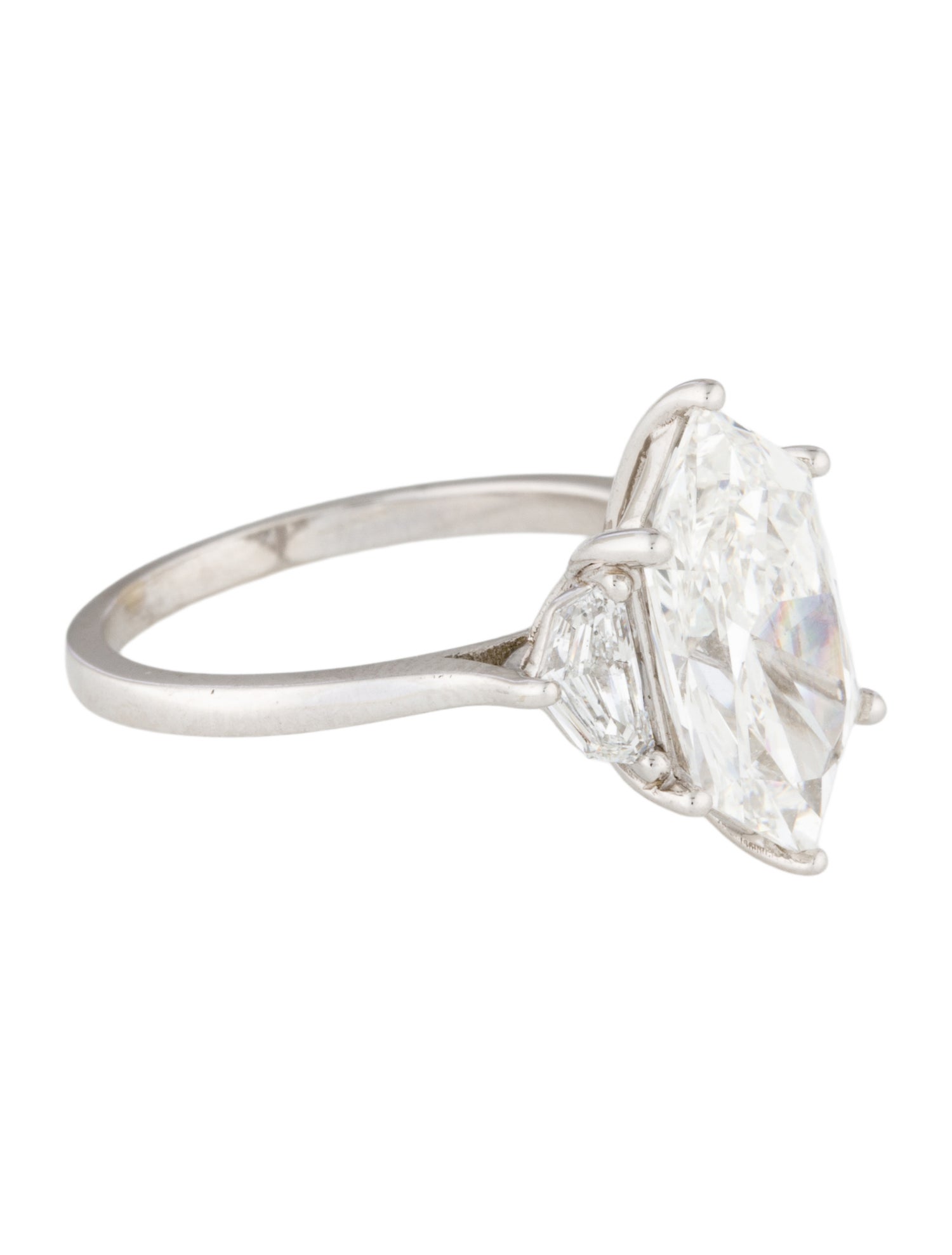 Engagement Ring Lab-Grown Diamond