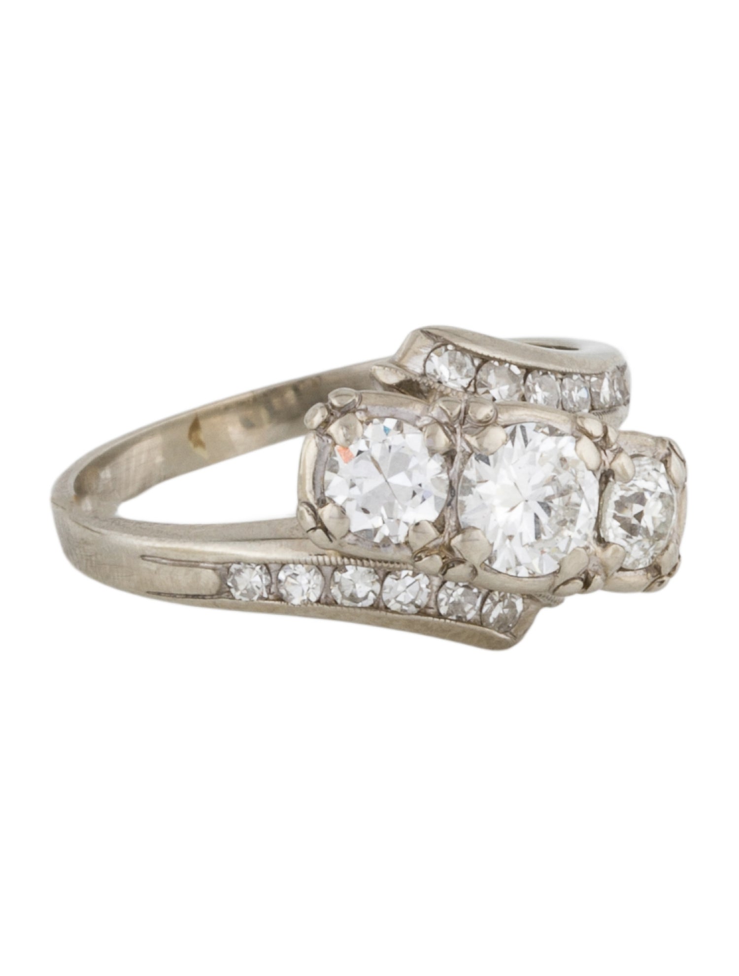 Engagement Ring Vintage Diamond Three-Stone Engagement Ring