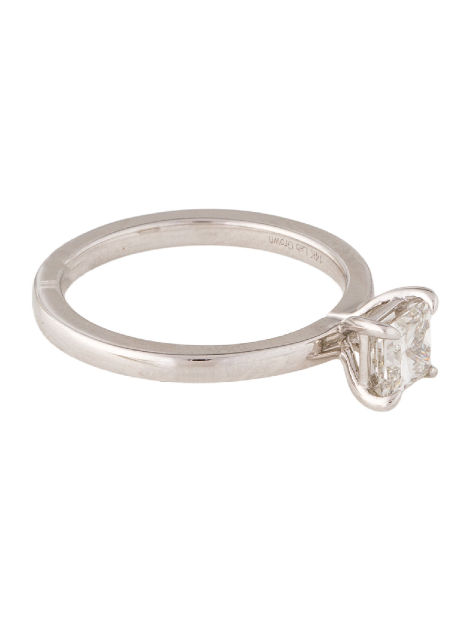 Engagement Ring Lab-Grown Diamond Solitaire
