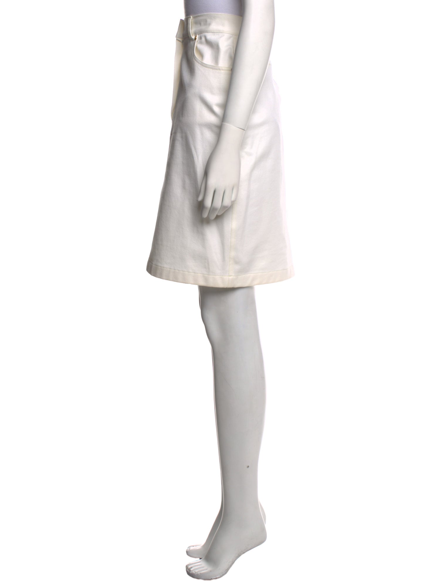 Escada Embroidered Accent Knee-Length Skirt