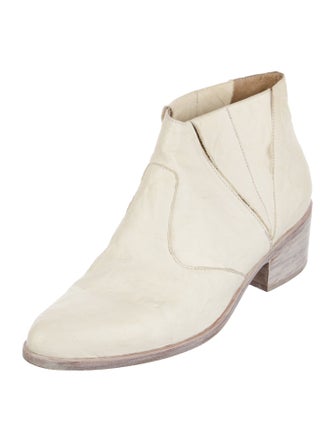Esquivel Leather Boots