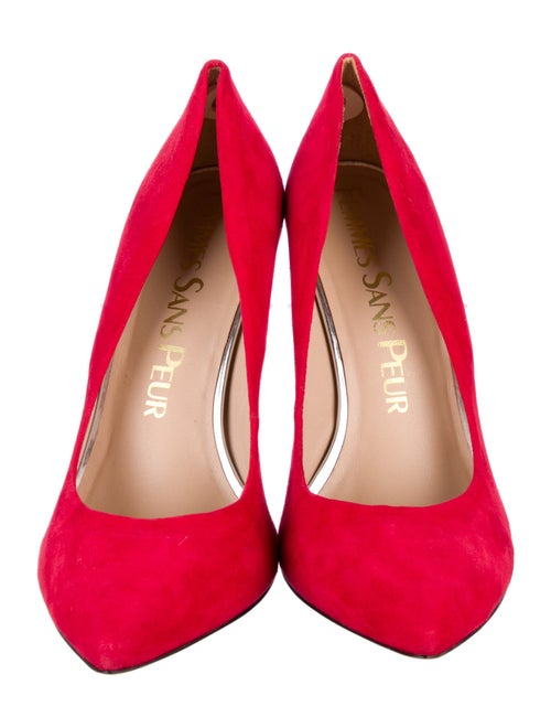 Femmes Sans Peur Suede Crystal Embellishments Pumps