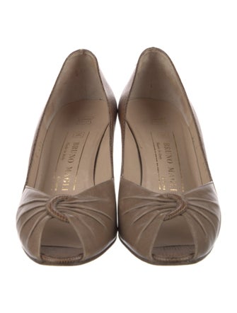 Fendi Leather D'Orsay Pumps