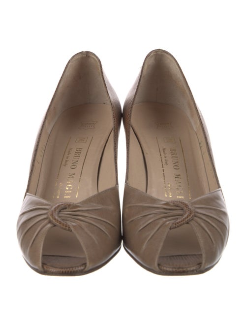 Fendi Leather D'Orsay Pumps