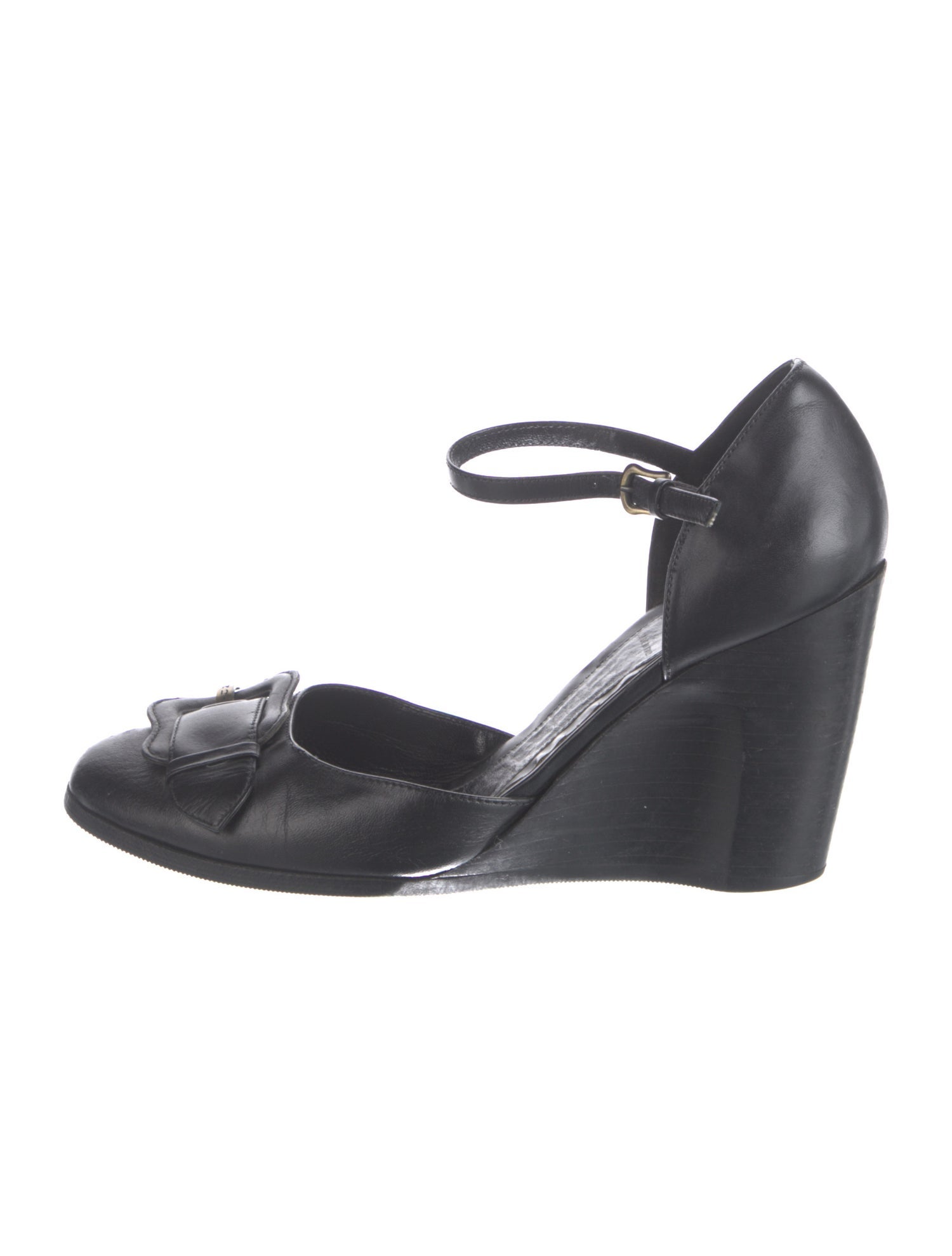 Fendi Leather D'Orsay Pumps