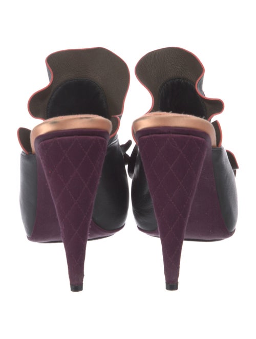 Fendi Quilted Pattern Leather Slides