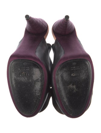 Fendi Quilted Pattern Leather Slides