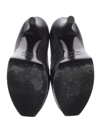 Fendi Zucca FF Logo Leather Pumps