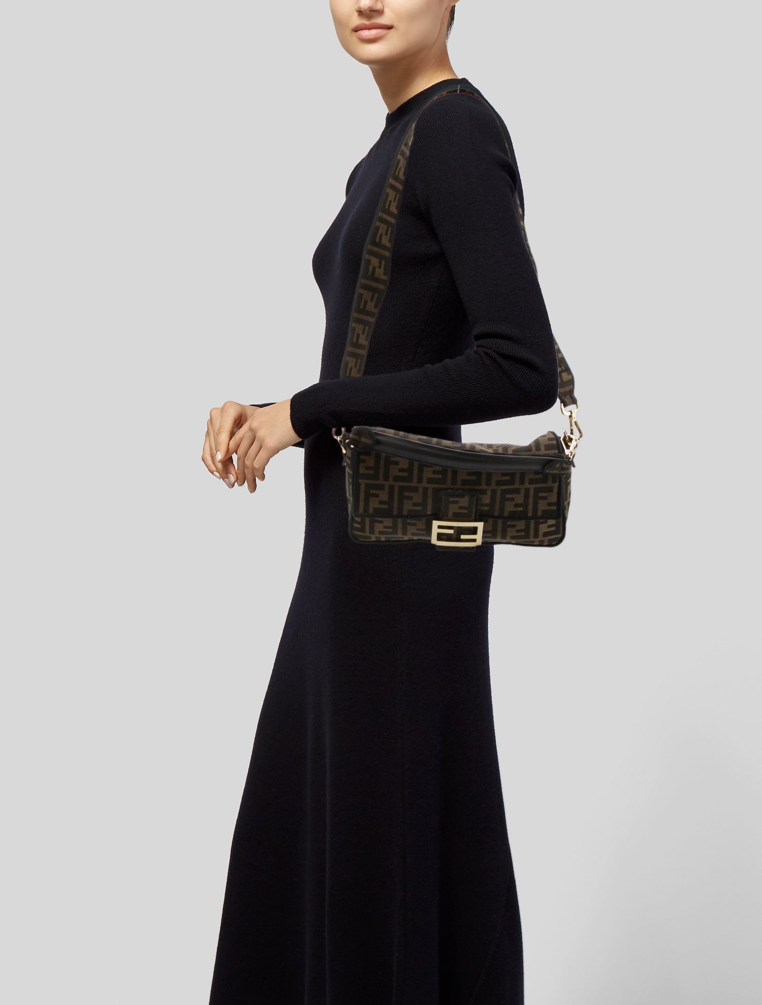 Chloé Leather Chain-Link Shoulder Bag - Black Shoulder Bags