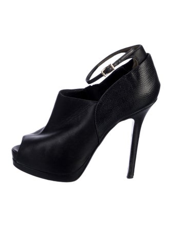 Fendi Leather Cutout Accent Pumps