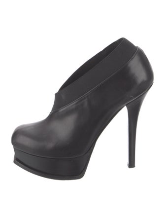 Fendi Zucca FF Logo Leather Pumps