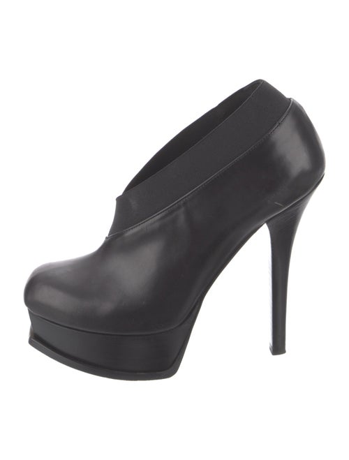 Fendi Zucca FF Logo Leather Pumps