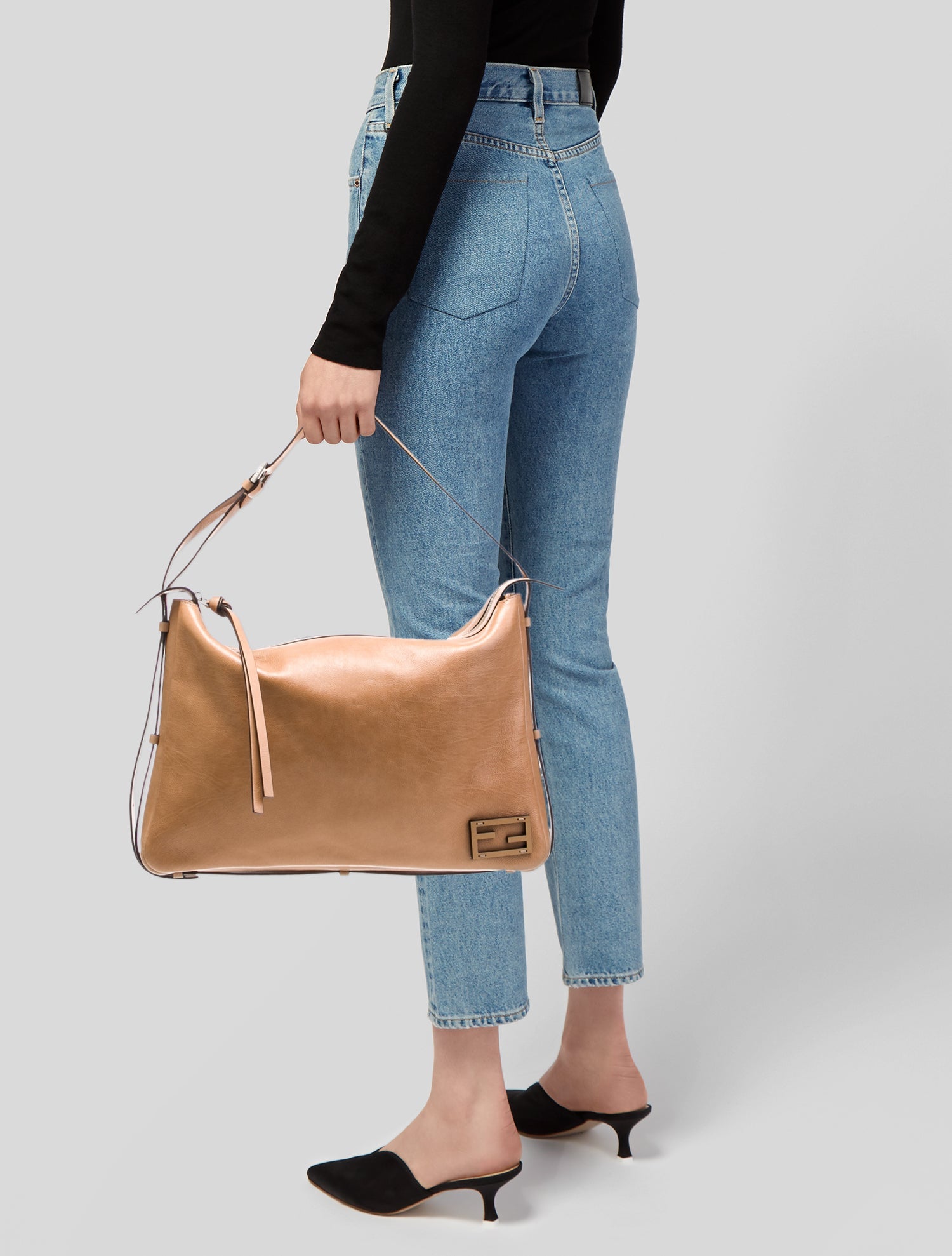 Fendi Leather Shoulder Bag Medium 2024