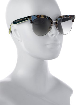 Fendi Oversize Tinted Sunglasses