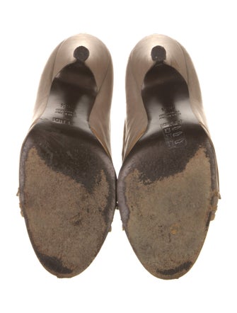 Fendi Zucca FF Logo Leather Pumps