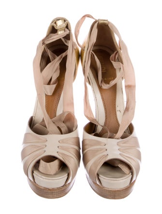 Fendi Leather D'Orsay Pumps