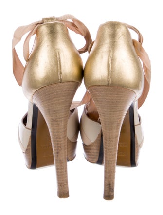 Fendi Leather D'Orsay Pumps