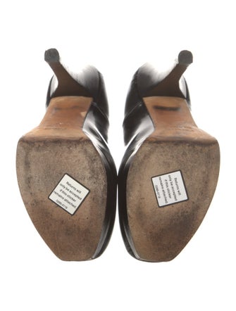 Fendi Zucca FF Logo Leather Pumps