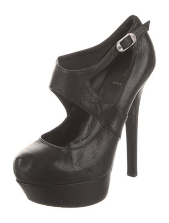 Fendi Leather Pumps