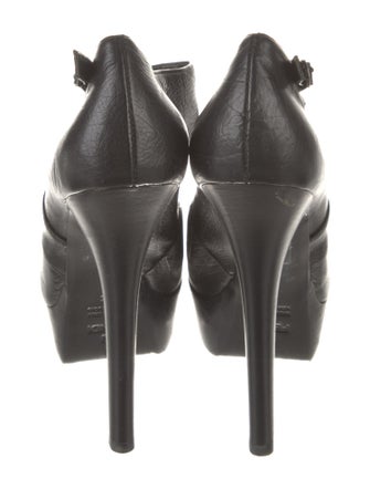 Fendi Leather Pumps