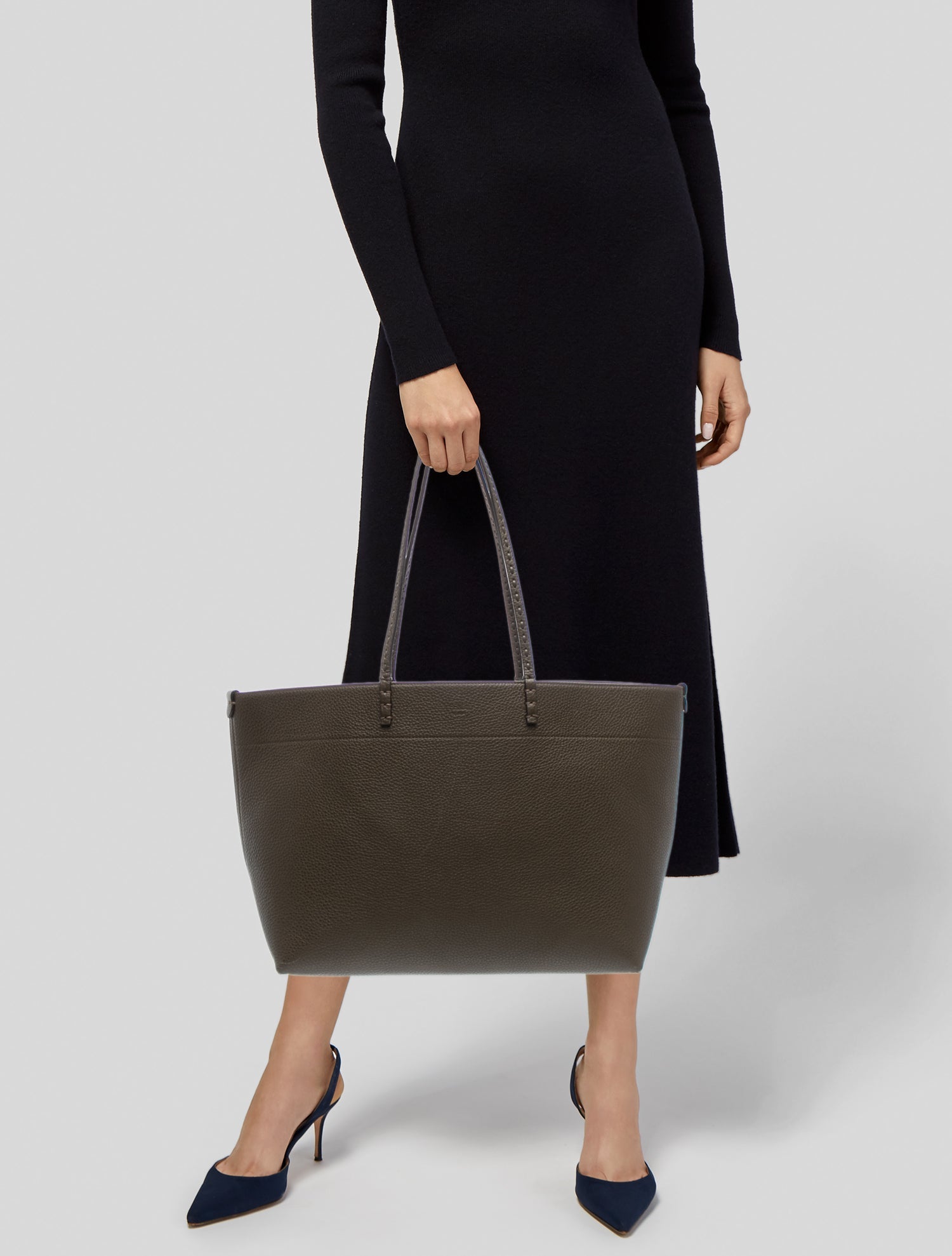 Fendi Leather Roll Tote Medium 2024
