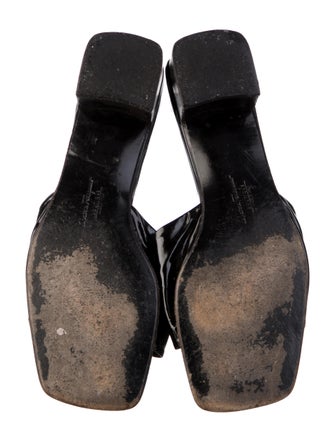 Ferragamo Vara Bow Accent Patent Leather Slides