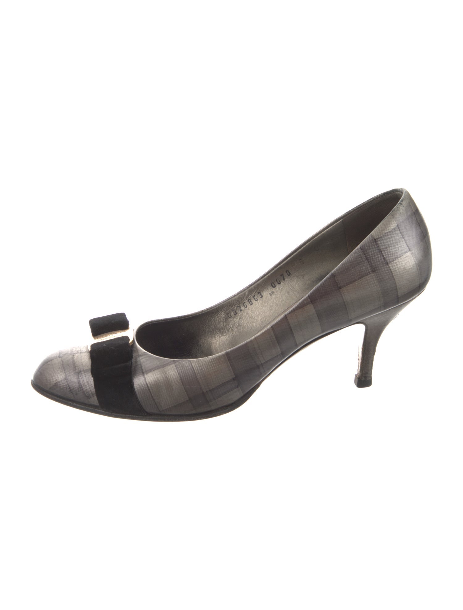 Ferragamo Vara Bow Accent Leather Pumps