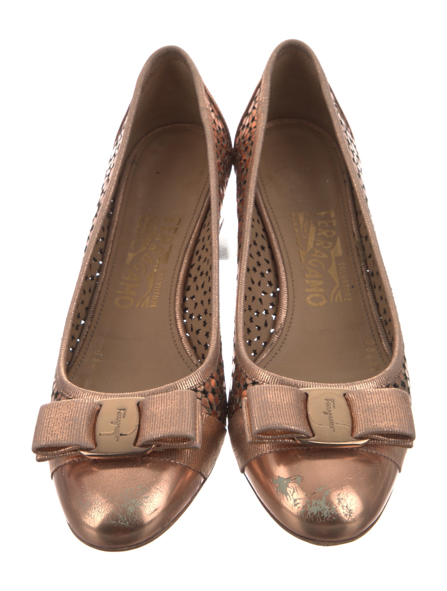 Ferragamo Vara Bow Accent Patent Leather Pumps