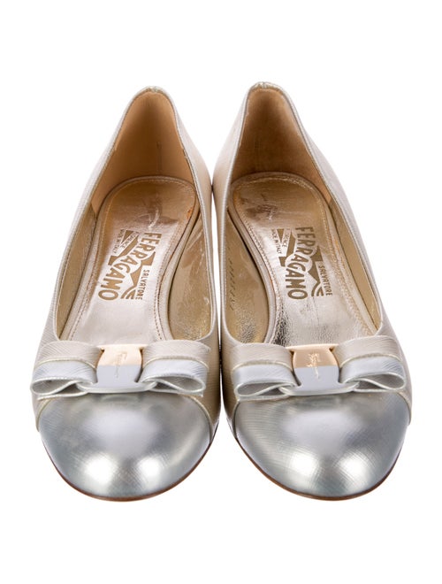 Ferragamo Vara Bow Accent Leather Pumps