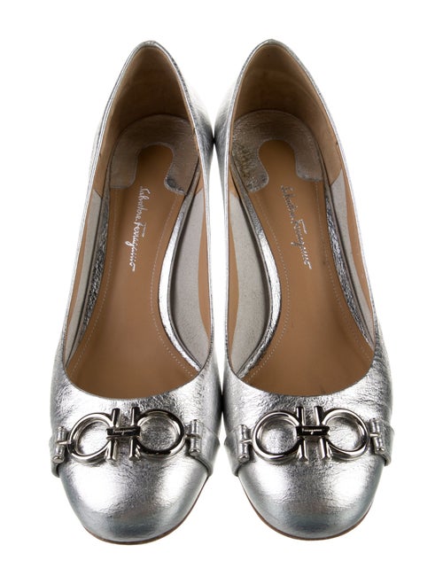 Ferragamo Gancini Logo Leather Pumps