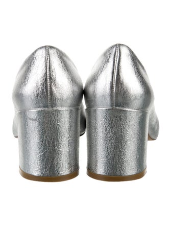 Ferragamo Gancini Logo Leather Pumps