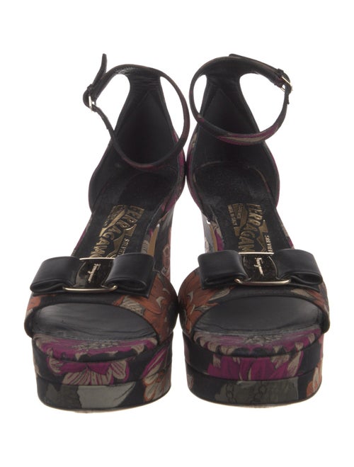 Ferragamo Printed Bow Accents Sandals