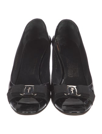 Ferragamo Vara Bow Accent Patent Leather Pumps