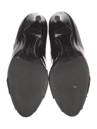 Ferragamo Vara Bow Accent Patent Leather Pumps