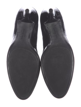 Ferragamo Vara Bow Accent Patent Leather Pumps