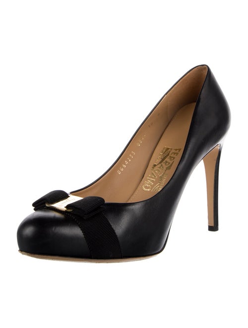 Ferragamo Vara Bow Accent Leather Pumps