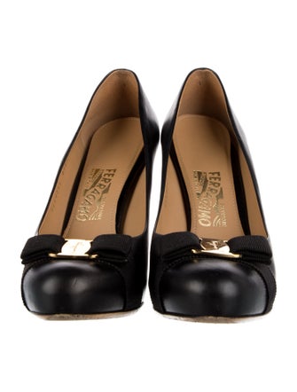 Ferragamo Vara Bow Accent Leather Pumps
