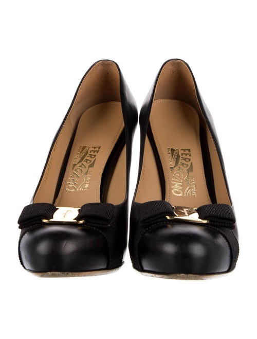 Ferragamo Vara Bow Accent Leather Pumps