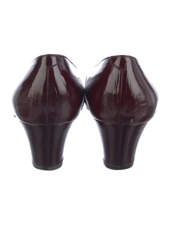 Ferragamo Vara Bow Accent Patent Leather Pumps