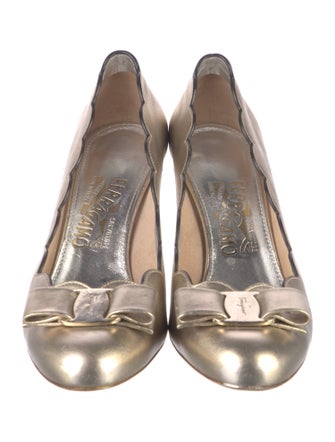 Ferragamo Vara Bow Accent Leather Pumps