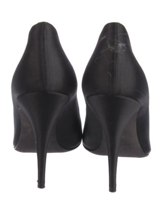 Giambattista Valli Velvet Pumps