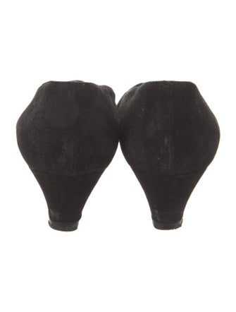 Giorgio Armani Suede Pumps