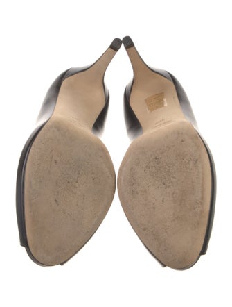 Giorgio Armani Leather Pumps