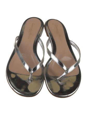 Gianvito Rossi Patent Leather Chain-Link Accents Flip Flops