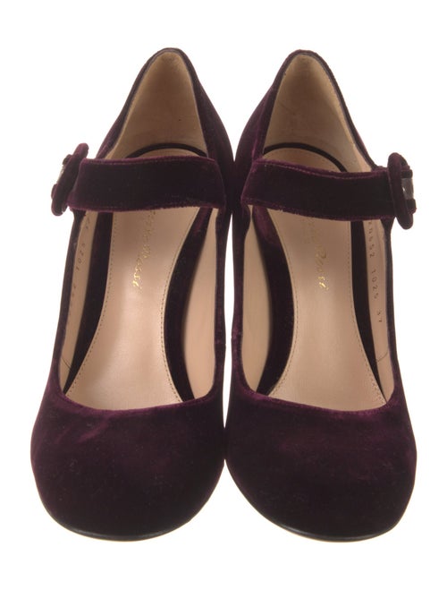 Gianvito Rossi Velvet Pumps