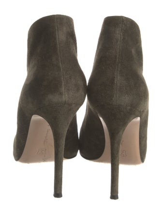 Gianvito Rossi Suede Pumps