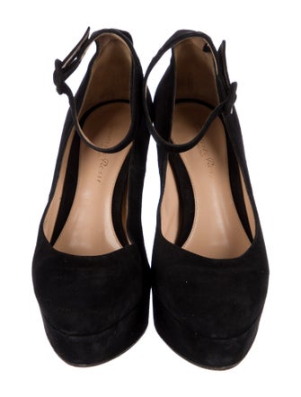 Gianvito Rossi Suede Pumps